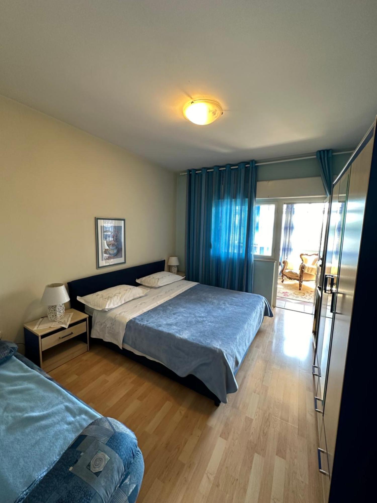 Vs Rooms Split Exterior photo